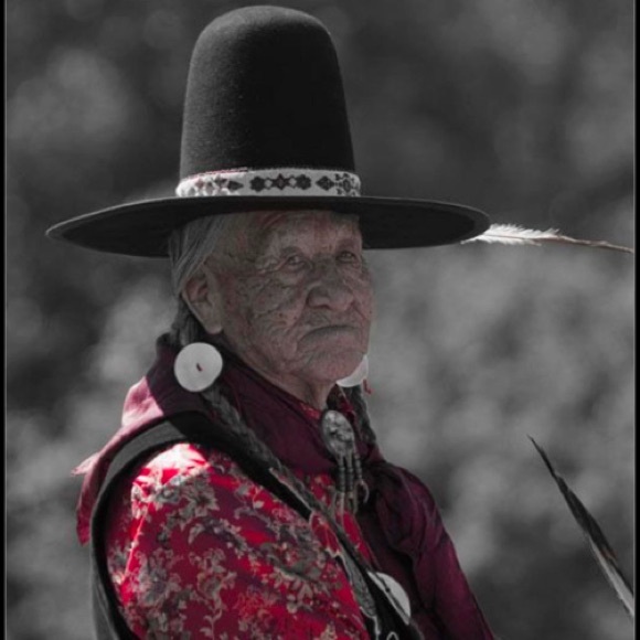 We’re doing it LIVE - Picture 4 of 6